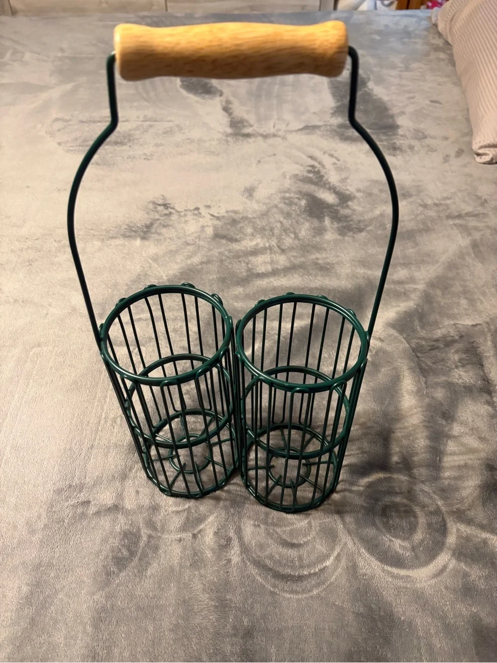 Green Metal Wire Double Bottle Swinging Caddy with Wooden Handle